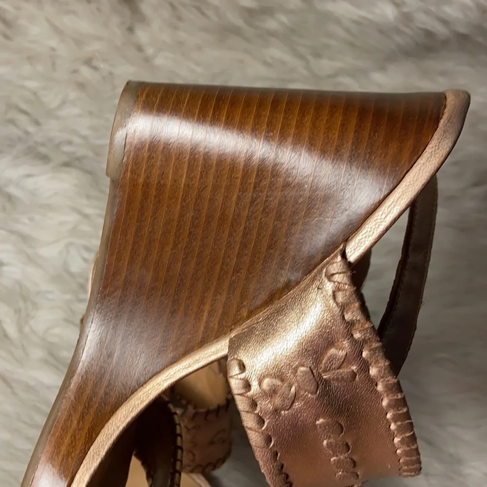 Like new Jack Rogers Vanessa rose Gold Wedge